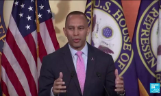 États-Unis : Hakeem Jeffries succède à Nancy Pelosi au congrès américain