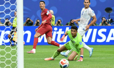 Cristiano Ronaldo inscrit son deuxième but lors du match remporté par le Portugal (5-0) face à l'Ouzbekistan le 23 juin 2026 à Houston. Critiqué après un premier match raté face à la RD Congo, objet d'un débat sur sa place de titulaire inamovible en sélection, le buteur a répondu sur le terrain ( AFP / RONALDO SCHEMIDT )