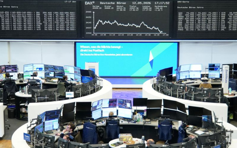 Le graphique de l'indice allemand des prix des actions DAX est photographié à la bourse de Francfort
