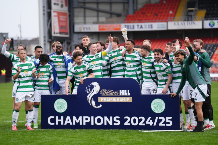 Sacré champion d’Écosse, le Celtic recolle aux Rangers au palmarès