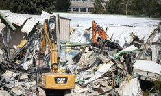 Un bulldozer sur le site de l'Unrwa à Jérusalem-Est le 20 janvier 2026 ( AFP / ilia yefimovich )