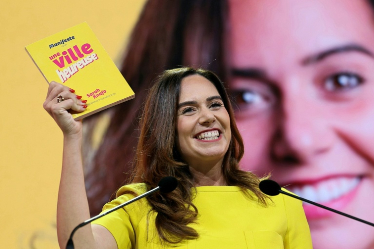 La candidate Reconquête! à la mairie de Paris, Sarah Knafo, le 9 mars 2026 au dôme de Paris ( AFP / Dimitar DILKOFF )
