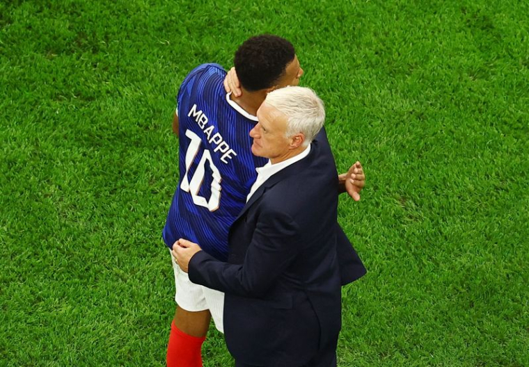 Kylian Mbappé et Didier Deschamps