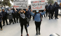 TUNISIE: MANIFESTATION DEVANT LE PARLEMENT À TUNIS