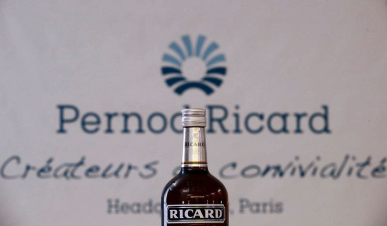 PERNOD RICARD GRIMPE, BARCLAYS CONFIANT POUR L'EXERCICE 2021