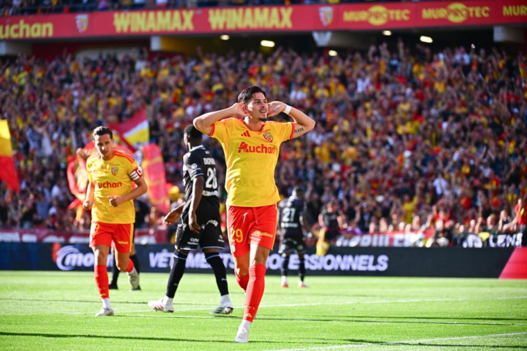 Lens fait le spectacle contre Auxerre pour la première de Toppmöller