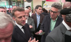 Au Festival du livre de Paris, Macron souligne l'importance du "pluralisme" éditorial