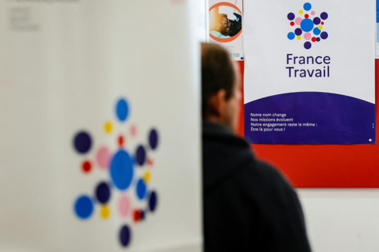 Le nombre de chômeurs en France a augmenté au troisième trimestre en raison de l'inscription de nouveaux publics à France Travail et d'un changement de règles pour les radiations, mais, sans ces effets, il est orienté à la baisse, selon les chiffres officiels ( AFP / Geoffroy VAN DER HASSELT )