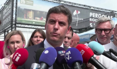 Présidentielle: Attal regrette la "tambouille politique" dans le bloc central