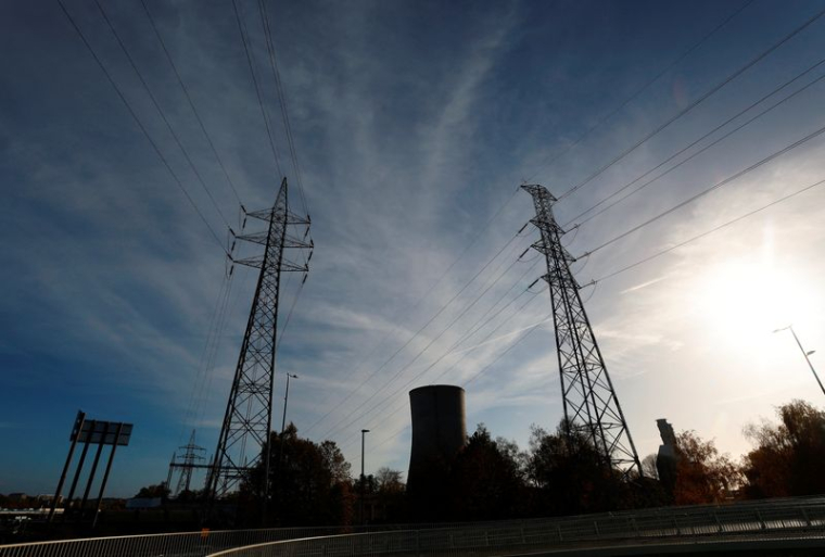 Vue d'une centrale à turbine à gaz à cycle combiné Electrabel, filiale d'Engie, à Drogenbos