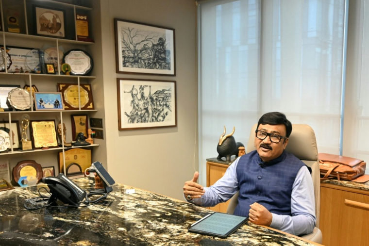 Le porte-parole de l'Association indienne des fabricants de médicaments (IDMA), Viranchi Shah, lors d'un entretien avec l'AFP à Ahmedabad, dans le nord-ouest de l'Inde, le 29 janvier 2026 ( AFP / Shammi MEHRA )