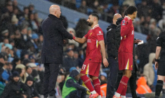 Arne Slot vole au secours de Mo Salah