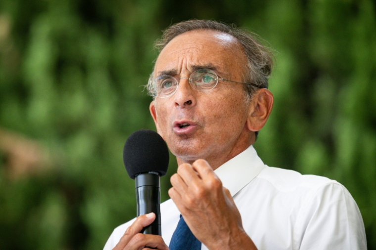 Le président du parti français d'extrême droite Reconquête, Eric Zemmour, prononce un discours à Orange, dans le sud-est de la France, le 7 septembre 2024 ( AFP / CLEMENT MAHOUDEAU )