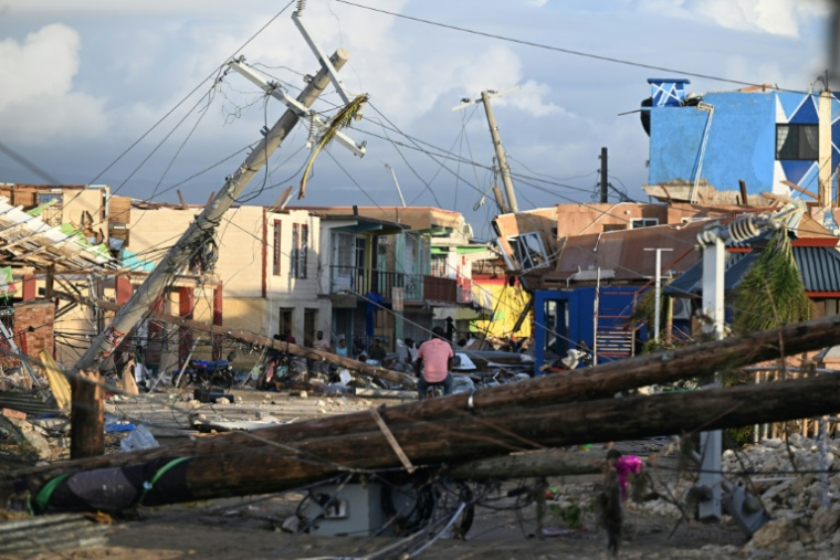 A Black River, en Jamaïque, après le passage de l'ouragan Melissa le 29 octobre 2025 ( AFP / Ricardo MAKYN )