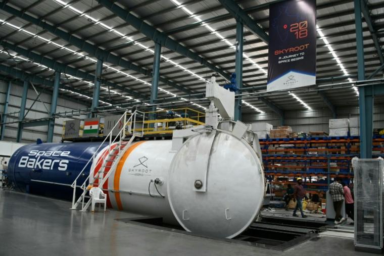 Un four industriel utilisé pour la cuisson de pièces moulées de fusée dans les entrepôts de Skyroot Aerospace, en périphérie d'Hyderabad, le 7 juillet 2026 en Inde ( AFP / Noah SEELAM )