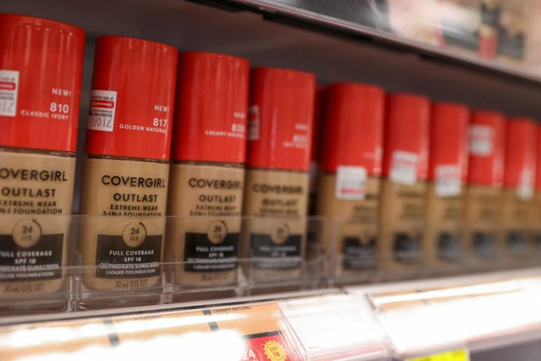 Du maquillage Covergirl, propriété de Coty Inc.