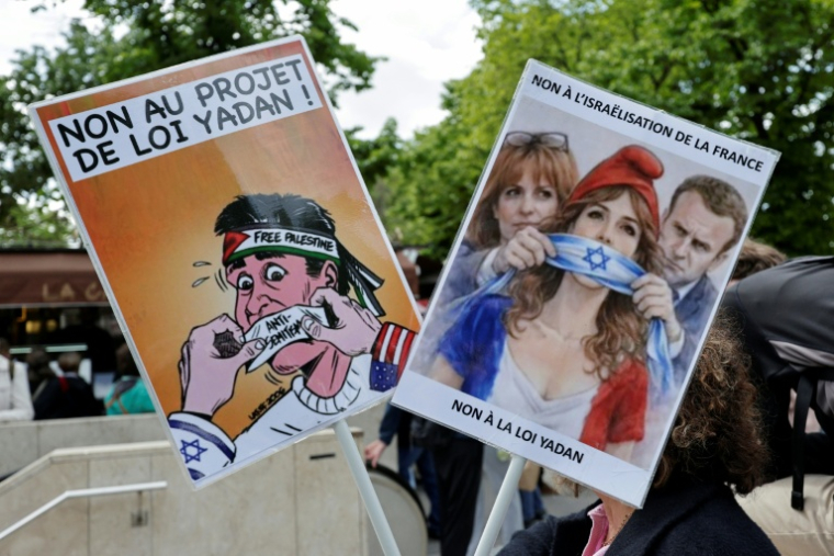 Manifestation contre la proposition de loi Yadan devant l'Assemblée nationale, le 16 avril 2026 à Paris ( AFP / STEPHANE DE SAKUTIN )