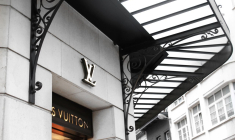 louis-vuitton, vitrine, enseigne, entreprise, lvmh 2 (Crédit: Mal Querrer / Unsplash)