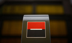 Le logo de la banque française Société générale est visible à l'extérieur d'un bâtiment bancaire à Paris