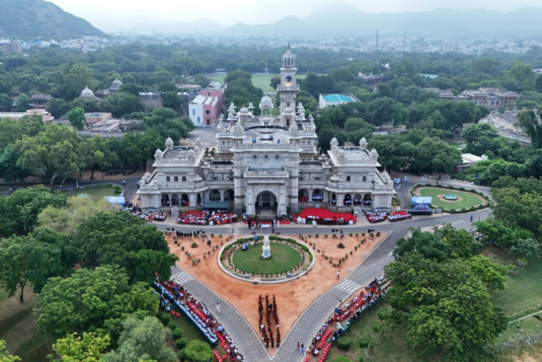 Vue aérienne prise le 15 août 2025 du bâtiment principal du Mayo College à Ajmer, en Inde ( AFP / HIMANSHU SHARMA )