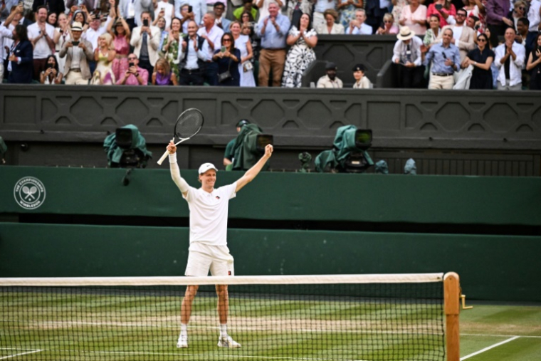 Jannik Sinner au moment de sa victoire finale à Wimbledon face à Carlos Alcaraz, le 13 juillet 2025 à Londres ( AFP / Kirill KUDRYAVTSEV )