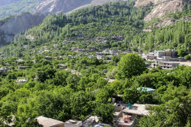 Cette photographie prise le 20 mai 2025 montre une vue générale de la ville de Karimabad, dans le district de Hunza de la région pakistanaise du Gilgit-Baltistan ( AFP / Manzoor BALTI )