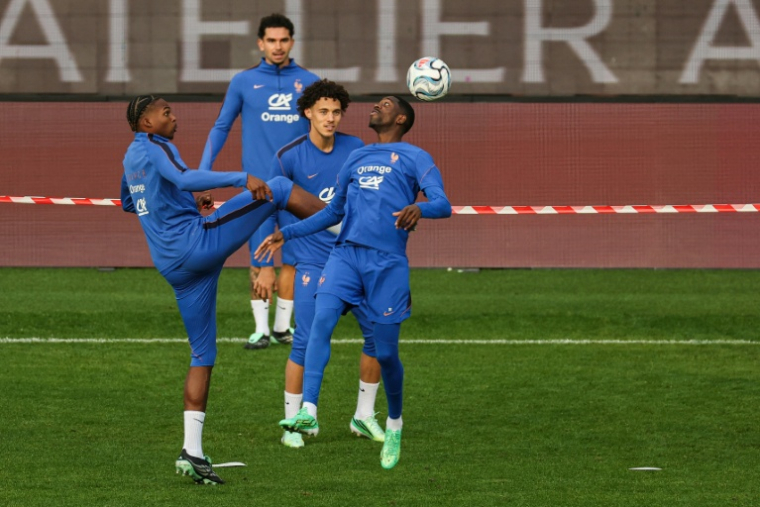 Ousmane Dembélé à l'entraînement avec Jérémy Jacquet, Lucas Da Cunha et Maghnès Akliouche, à la veille du match des Bleus en Belgique, en Ligue des nations, le 27 septembre 2026 à Bruxelles ( AFP / FRANCK FIFE )