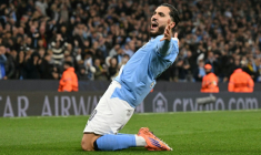 Le milieu Français de Manchester City Rayan Cherki célèbre son but mercredi soir en Ligue des champions, le quatrième de son équipe contre Dortmund. ( AFP / Oli SCARFF )