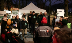 Manifestation de professionnels pour exiger que les chaudières biomasse bénéficient de la principale aide à la rénovation énergétique proposée dans le cadre du dispositif MaPrimeRénov', à Paris le 4 décembre 2025 ( AFP / Thibaud MORITZ )