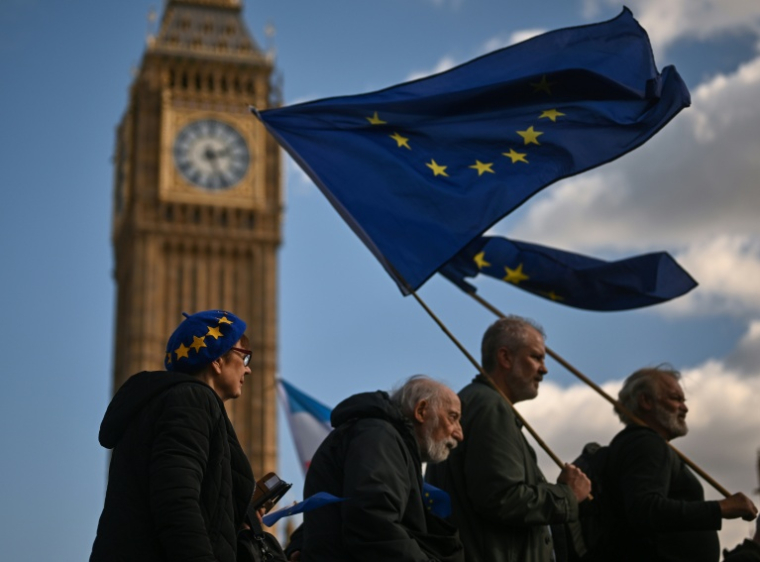 Le Royaume-Uni a des remords d'avoir divorcé de l'Union européenne, mais les 27 ne semblent pas prêts à se remettre en ménage ( AFP / Ben STANSALL )