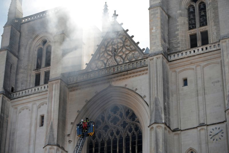 UN INCENDIE DANS UNE CATHÉDRALE DE NANTES, LA PISTE CRIMINELLE PRIVILÉGIÉE