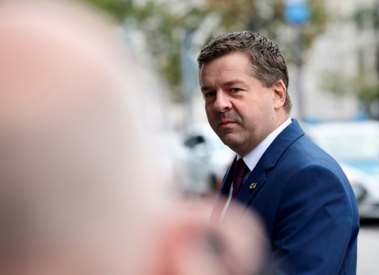 Sven Schulze, ministre-président de Saxe-Anhalt et membre de la direction de l'Union chrétienne-démocrate (CDU) allemande, arrive à une réunion au siège de la CDU, le 21 septembre 2026, à Berlin ( AFP / Jens SCHLUETER  )