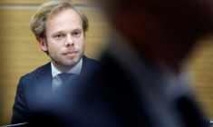 Le député UDR Charles Alloncle, rapporteur de la Commission d'enquête sur l'audiovisuel public, à l'Assemblée nationale, le 8 avril 2026 ( AFP / GEOFFROY VAN DER HASSELT )