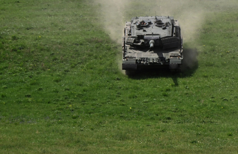 Un char Leopard, fabriqué par Rheinmetall