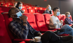 Entre les confinements successif, l’arrivée des beaux jours et le pass sanitaire, les spectateurs semblent déserter les salles obscures. crédit photo : Shutterstock