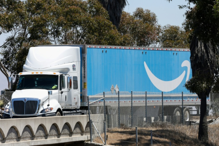 Un camion Amzon à Otay Mesa, en Californie, le 31 juillet 2025 ( AFP / Patrick T. Fallon )