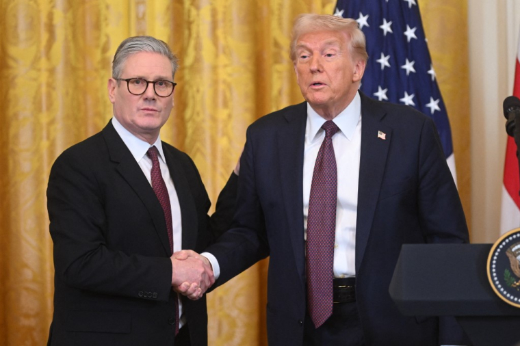 Keir Starmer et Donald Trump, à Washington DC, le 27 février 2025 ( AFP / SAUL LOEB )