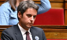 Le parti présidentiel Renaissance, dirigé par Gabriel Attal - ici à l'Assemblée nationale à Paris le 6 mai 2025 - souhaite interdire le voile dans l'espace public pour les mineures de moins de quinze ans ( AFP / BERTRAND GUAY )