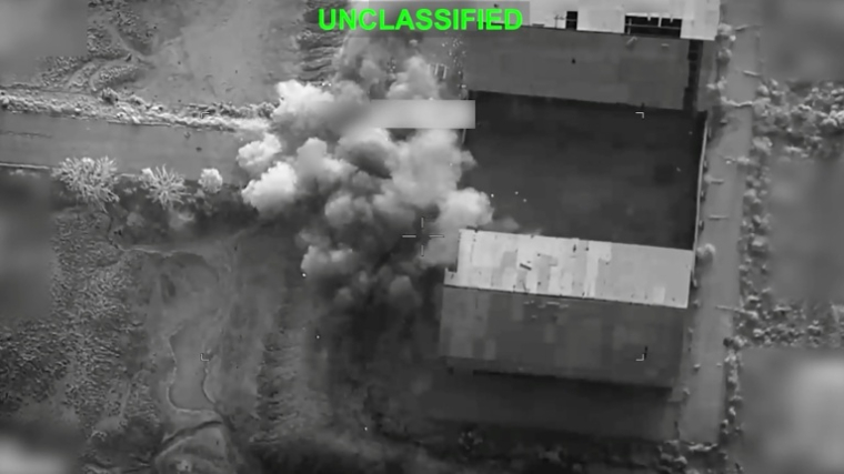 Image tirée d'une vidéo, le 15 juillet 2026, diffusée par le Commandement central des États-Unis le 13 juillet 2026, montrant ce que l'armée américaine présente comme une frappe en Iran ( US Central Command Public Affairs / - )
