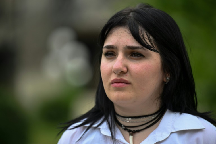 Flutura Nishori, la fille de Ramadan Nishori, le 5 juin 2025 à Pristina, au Kosovo ( AFP / Armend NIMANI )