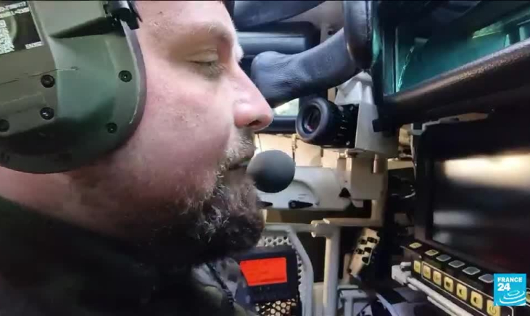 Ukraine : des soldats ukrainiens formés à l'utilisation de chars Leopard par l'Allemagne
