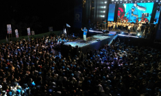 Meeting de fin de campagne de Rafael Lopez Aliaga, candidat à la présidence du Pérou pour le parti Renovacion Popular, à Lima, le 9 avril 2026 ( AFP / Luis ROBAYO )