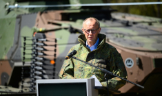 Le chancelier allemand Friedrich Merz fait une déclaration lors de sa visite à la caserne de l'armée allemande à Munster, dans le nord de l'Allemagne, le 30 avril 2026 ( AFP / DANIEL REINHARDT )