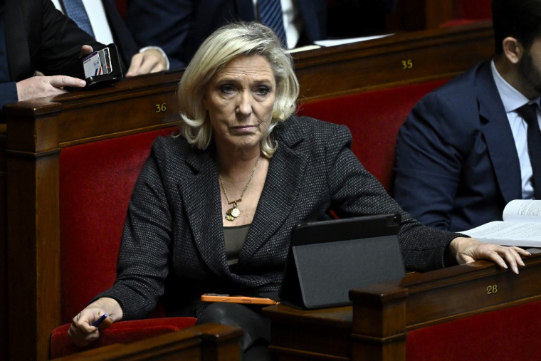 Marine Le Pen à Paris, le 19 novembre 2025. ( AFP / JULIEN DE ROSA )