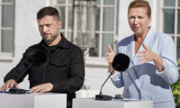 Le président ukrainien Volodymyr Zelensky, à gauche, et la Première ministre danoise Mette Frederiksen, à droite, le 3 septembre 2025 à Copenhague, au Danemark ( Ritzau Scanpix / Liselotte Sabroe )