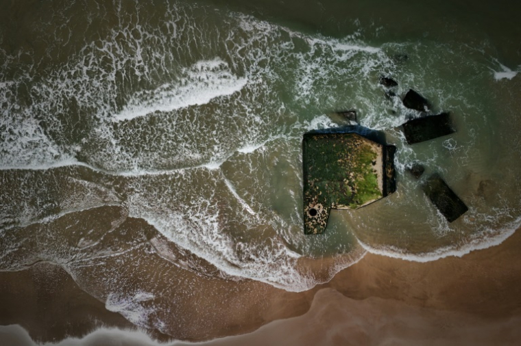 Les vestiges d'un blockhaus de la Seconde Guerre mondiale sur la côte atlantique, à Soulac-sur-Mer, en Gironde, le 15 mai 2025 ( AFP / Philippe LOPEZ )
