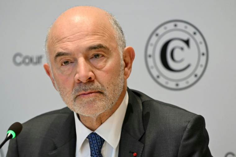 Le président de la Cour des comptes, Pierre Moscovici, lors d'une conférence de presse le 8 avril 2025 à Paris ( AFP / Bertrand GUAY )