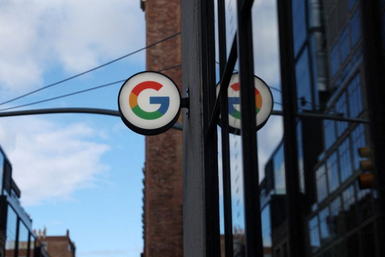 Le logo de Google LLC est visible dans le Google Store Chelsea à New York