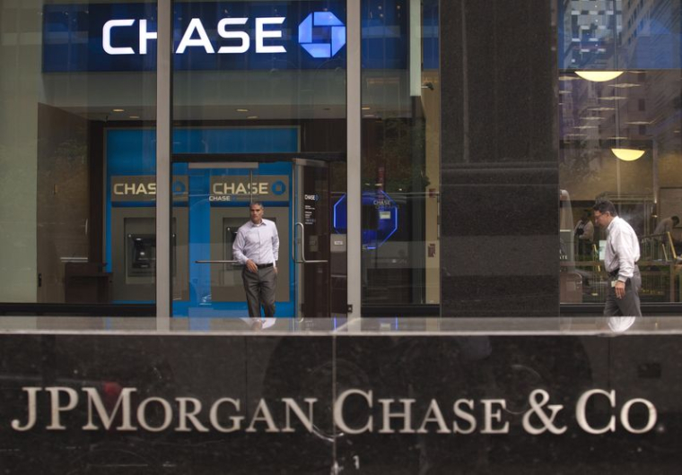 JPMORGAN: LE BÉNÉFICE CHUTE DE 28% AU DEUXIÈME TRIMESTRE, DIMON PRUDENT SUR L'ÉCONOMIE