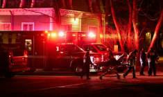 Les pompiers de Providence (Rhode Island) à l'extérieur du bâtiment Barus & Holley à l'université Brown, le 13 décembre 2025 ( AFP / Bing Guan )